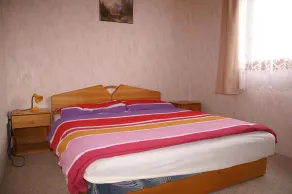 Holiday home in a quiet location near the beach with pool and barbecue - Image 4