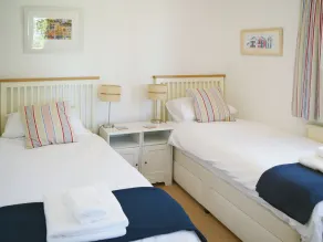 2 bedroom accommodation in Herbert Road - Image 4