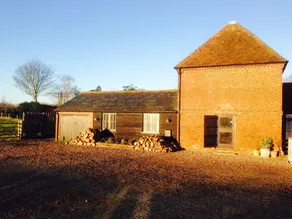 Family Retreat in Kent. All-year pool. Sleeps 12 + 2.  6 bedrooms, 4 bathrooms. - Image 5
