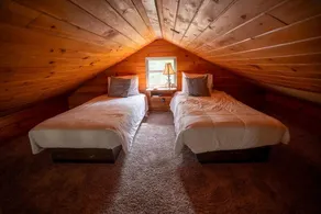 The Overlook Log Cabin - Offer a Queen bedroom, a Full & a Twin Bedroom,  and 2 twin beds with amazing Lake Barkley Views! - Image 4