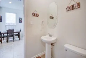 Luxurious Richmond Townhouse - 3 BR, Fenced Yard, Family-Friendly! - Image 5