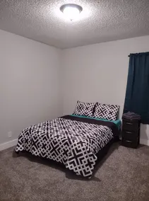 5 Minutes from Downtown! Cheerful Four Bedroom Home - Image 5
