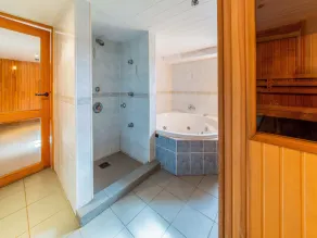 Vacation Home with Sauna - Image 4