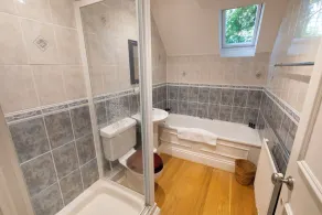 Spacious 5* guest house with private tennis court and beautiful gardens - Image 2
