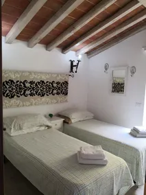 Landsted med privat pool og smuk udsigt - Image 5