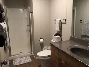 Hébergement parfait pour les pêcheurs et les chasseurs! Parking intérieur pour plusieurs véhicules! - Image 5