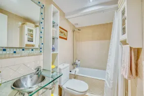 1107 Elegant Beach House with Pool and Sports Facilities - Image 3