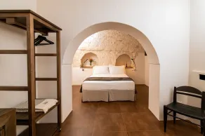 Deluxe Double Room with 1 extra single bed or 3 single beds (up to 3 people). - Image 5