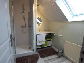 Gîte Charmant à Théville avec Cheminée et Jardin Clôturé - Image 3