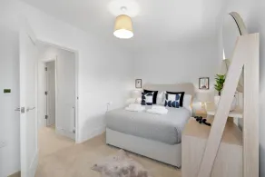 Design-Led Luxurious Townhouse Prime Location W/ Parking - Image 5
