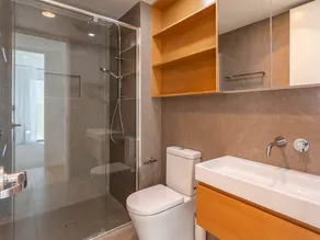 Immaculately presented spacious & light filled unit perfect for your getaway - Image 4