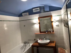 Maison en pierre rénovée dans le centre du village, climatisation et piscine - Image 3