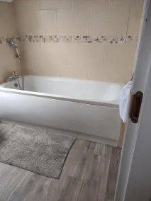 Beautiful loft apartment ,5 min to great hiking trails - Image 2