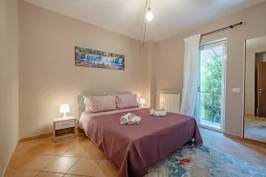 Wohnung mit Balkon in der römischen Landschaft - Image 4