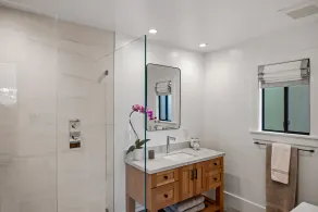 3883 Kiwi's Cottage - Immaculate, Prime Location - Image 3