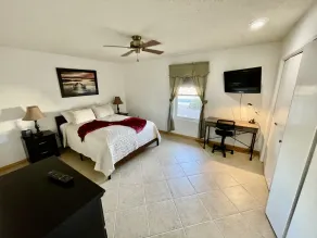 5 star resort pool,jet tub, out Drshower,barbeque,fire pit,tvs,stunning backyard - Image 3