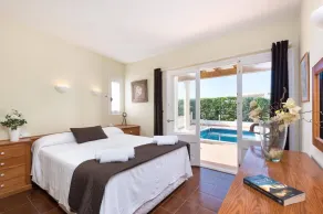 Villa Las Rosas by Villa Plus - Image 4