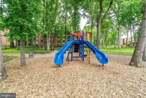 Chic Mosaic District 2BR/1BA Condo pet friendly near DC w/pool - Image 3