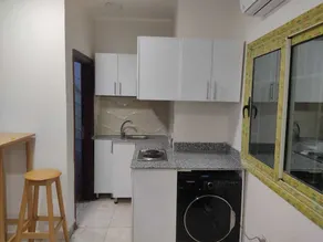 Studio with washing machine and dryer - Image 5