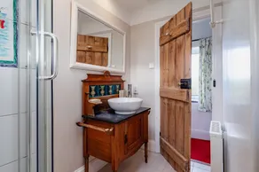 Beautiful Cottage with Stunning Sea Views,Pet friendly,3mins to beach,EV charger - Image 3