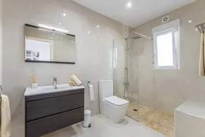 Stunning Villa with Private Pool, Terrace, Balcony, A/C & Wi-Fi - Image 2