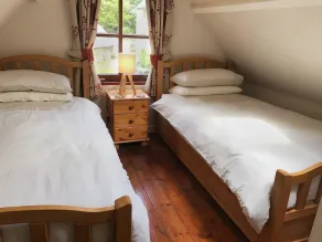 HONEY HOUSE, family friendly, with a garden in Bridestowe - Image 4