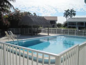 2/2 Duplex, Pool, Tiki Hut, Duck Key Clean bred kanal - Image 4