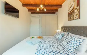 Villa Kris with Pool in Mrgani - Image 4