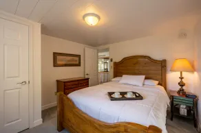 Lakeside Forest Retreat - Image 5