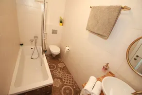 Gabriel Apartments - Stylish Suites - King George ST - Image 4
