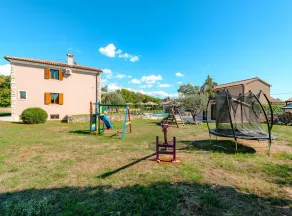 Spacious Villa With Garden - Image 2