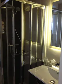 Center Chamberi Gorgeous Luxury Studio Suite with High Speed WiFi & AC/Heater - Image 3