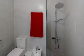 Modern 1 apartment with communal pool - Image 3
