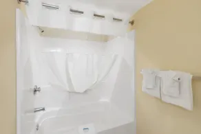 3BR- 10th floor- Lake & Golf View condo|Short walk to beach| Resort Access| - Image 4