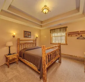 In the Woods Cabin Suite: Luxurious Cabin Suite in Amish Country, Ohio. - Image 5