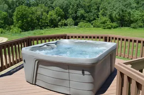 Driftless Escape – Secluded Luxury Lodge on Stream with Hot Tub - Image 4