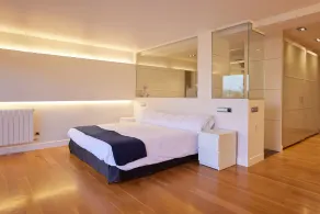 Unique and spacious property with terrace - Image 2