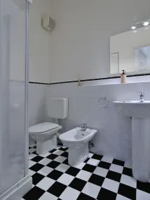 Loris' House - Image 3