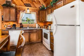 Traditional Log Cabin Near Big Cedar, PVT Fire Pit, Hot Tub, Scenic Woods, Trails End, Free Tickets! - Image 5