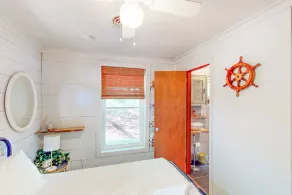 Jewelbox Cottage - Dog-friendly Lakefront home with private dock, canoe & SUPs - Image 4
