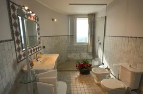 VILLA BELLAVISTA - Wake up to a stunning view of Lake Garda - Image 5