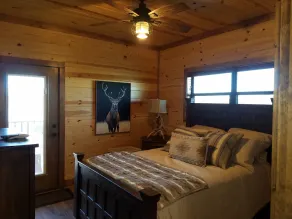 5-Star Private Cabin on 450+ acre gated/high fenced game ranch - Image 5