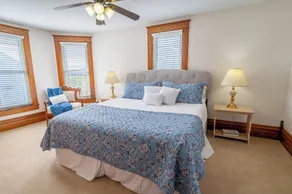 Family owned and operated spacious Farm House with a modern decorative flair. - Image 5