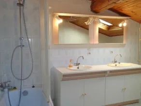 Casa rural de 132 m² con chimenea y jardín en Renaison - Image 2
