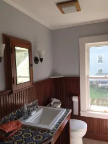 Charming 5 Bedroom, 2 Bath House in the Village, 2 Blocks from the lake. - Image 5