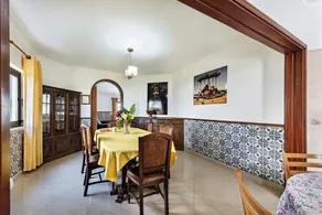 Residential cul-de-sac walking distance to centre, private pool, free A/C & wifi - Image 3