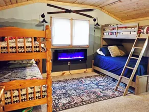 Cabin with yard, fireplace, pet friendly, near Boone, New River - Image 5