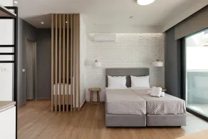Sauna, heated pool, kids pool, close to the beach & shops! - Image 4