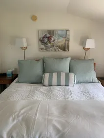 Cozy Waterfront Bay Cottage - Image 5