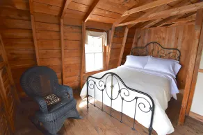 Charming 100-Year-Old Lake House on Pristine Mountain Lake -Your Perfect Retreat - Image 4